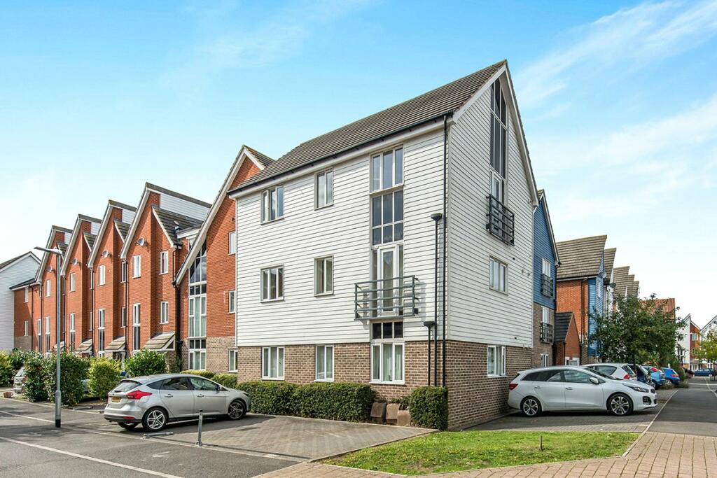 2 bedroom flat for sale in Edward Vinson Drive, Faversham, Kent, ME13