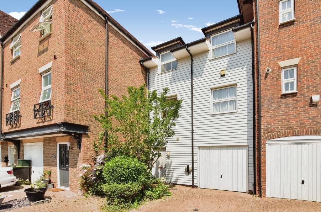2 bedroom terraced house for sale in Medway Court, Aylesford, Kent, ME20