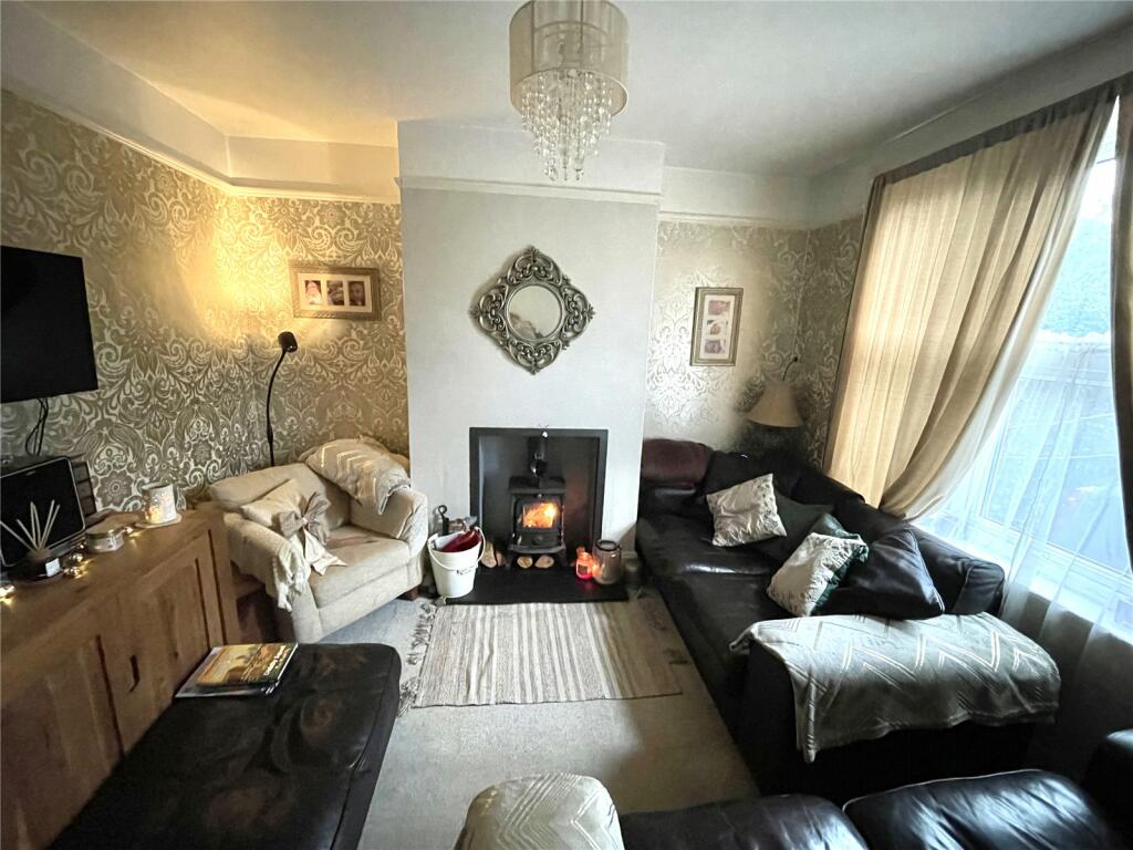 3 bedroom semidetached house for sale in Hackney Road, Maidstone, Kent