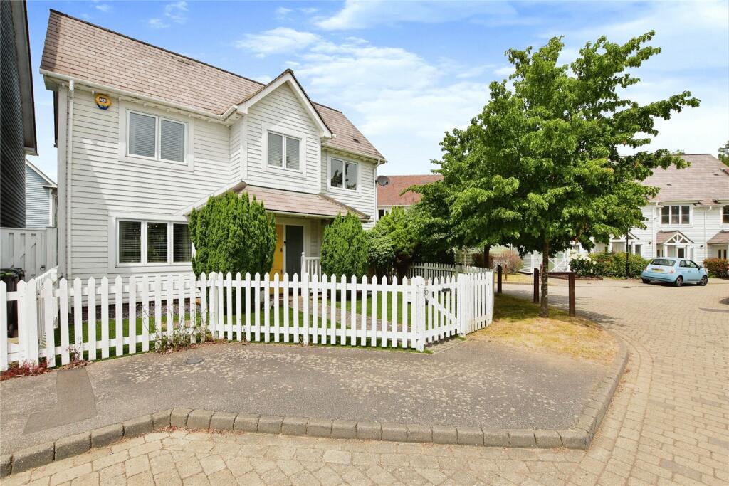 4 bedroom detached house for sale in Booth Close, Snodland, Kent, ME6