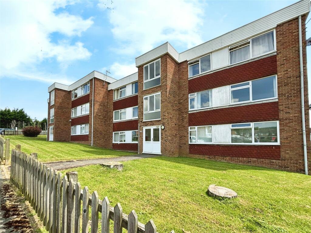 2 bedroom flat for sale in Bingley Close, Snodland, Kent, ME6