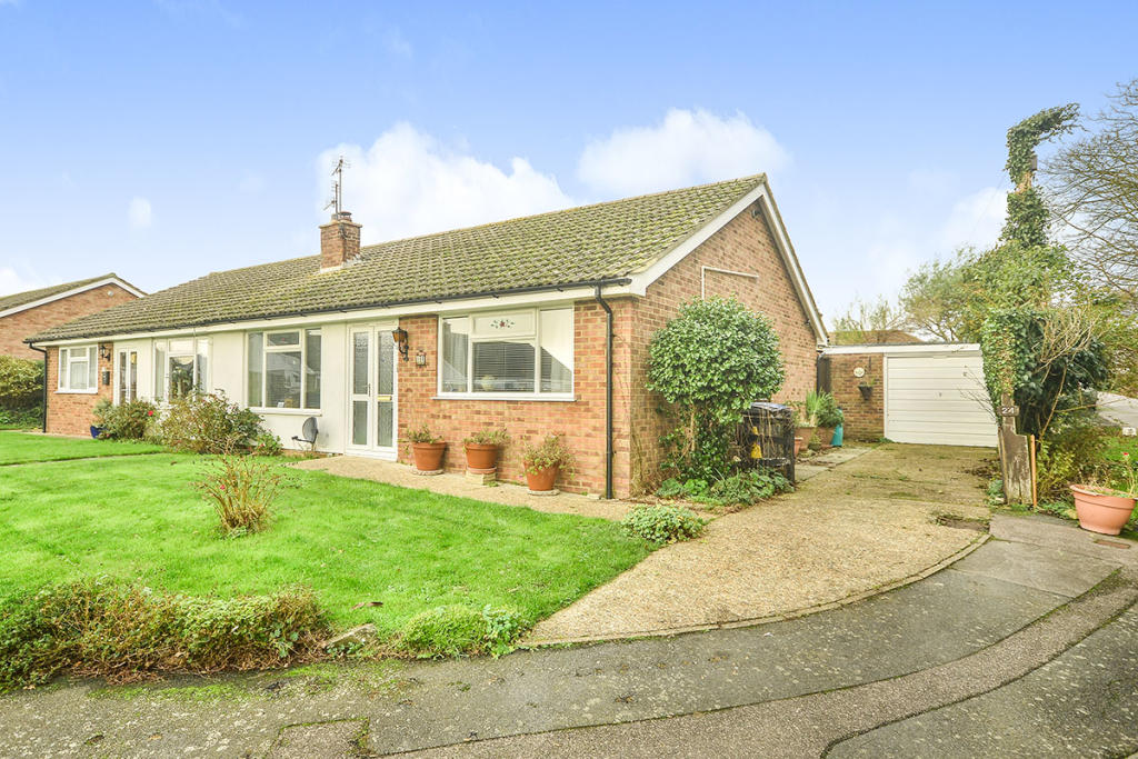 3 bedroom bungalow for sale in Glebe Close, St. Margarets-at-Cliffe ...