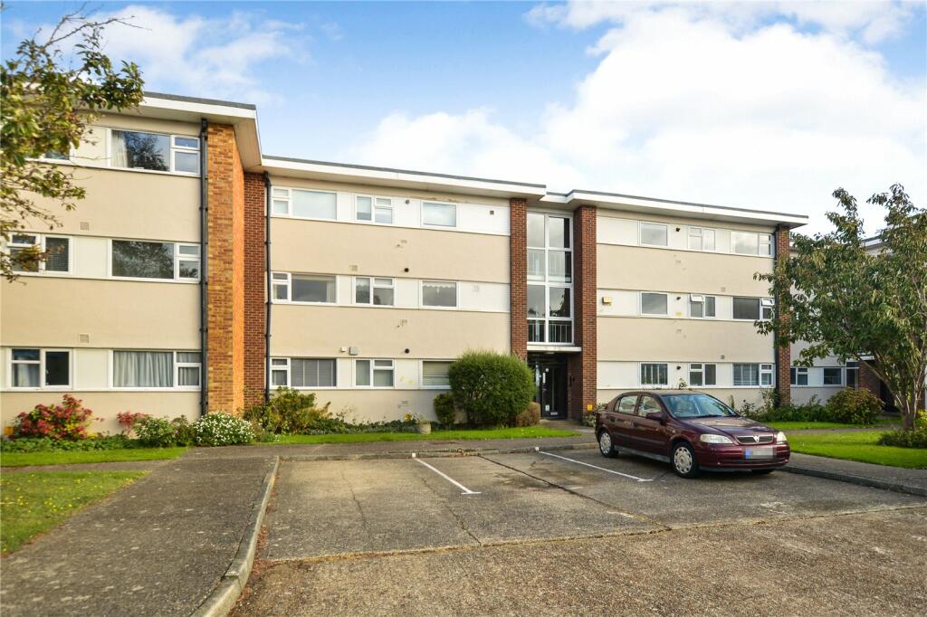 2 bedroom flat for sale in Lord Warden Avenue, Walmer, Deal, Kent, CT14