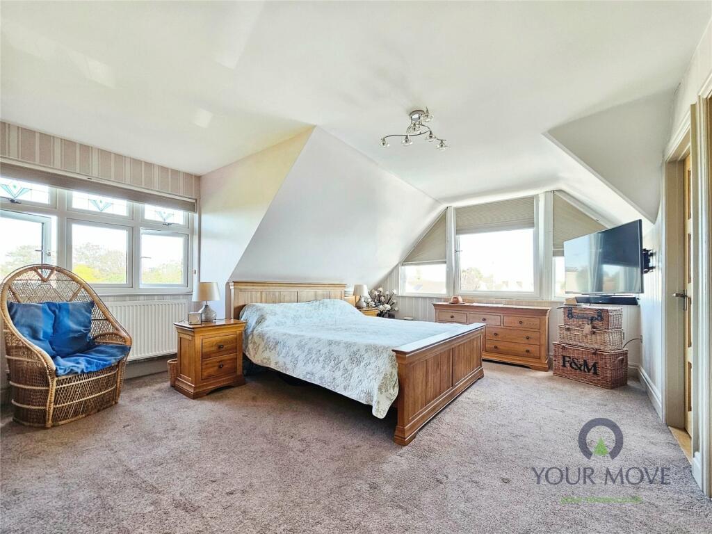 4 bedroom detached house for sale in Bay View Road, Broadstairs, Kent, CT10