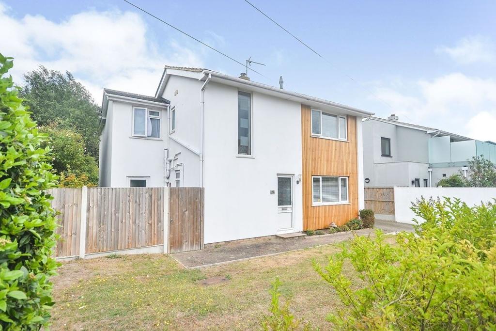 4 bedroom detached house for sale in Dumpton Park Drive, Broadstairs, CT10