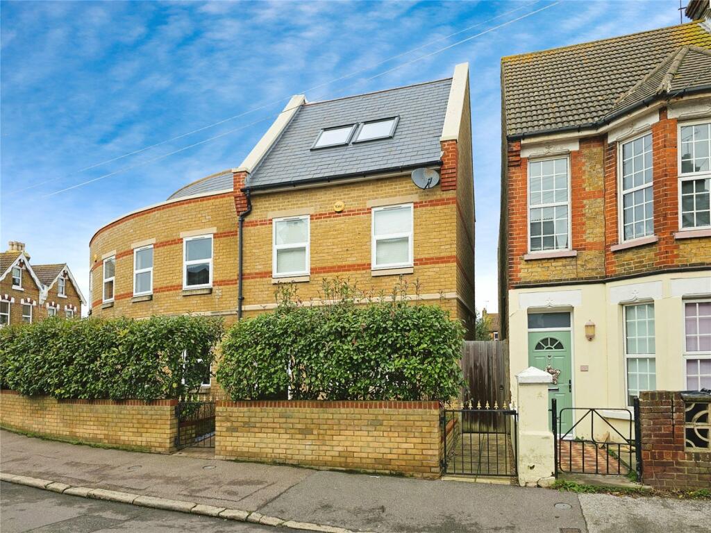 3 bedroom semidetached house for sale in Southwood Road, Ramsgate