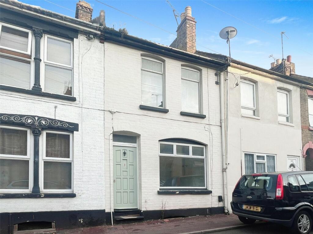 3 bedroom terraced house for sale in Dale Street, Chatham, Kent, ME4