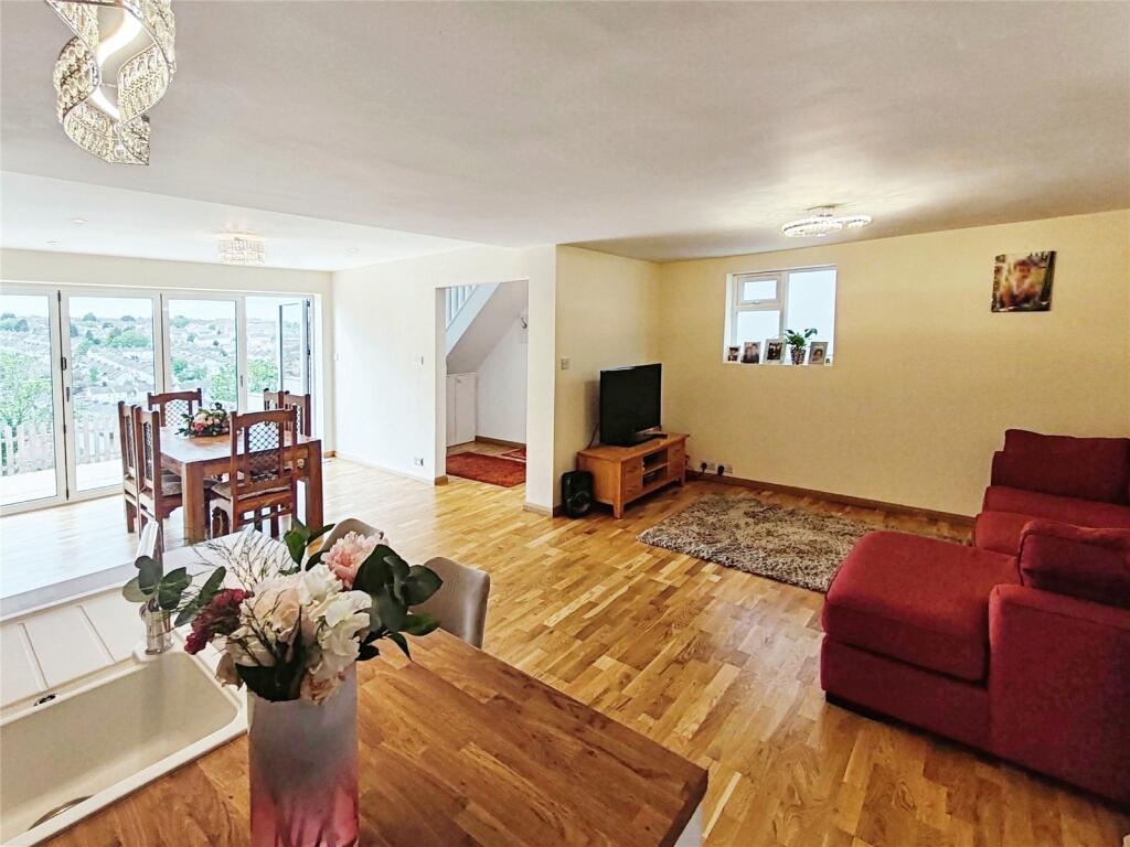 3 bedroom detached house for sale in Upper Luton Road, Chatham, Kent, ME5