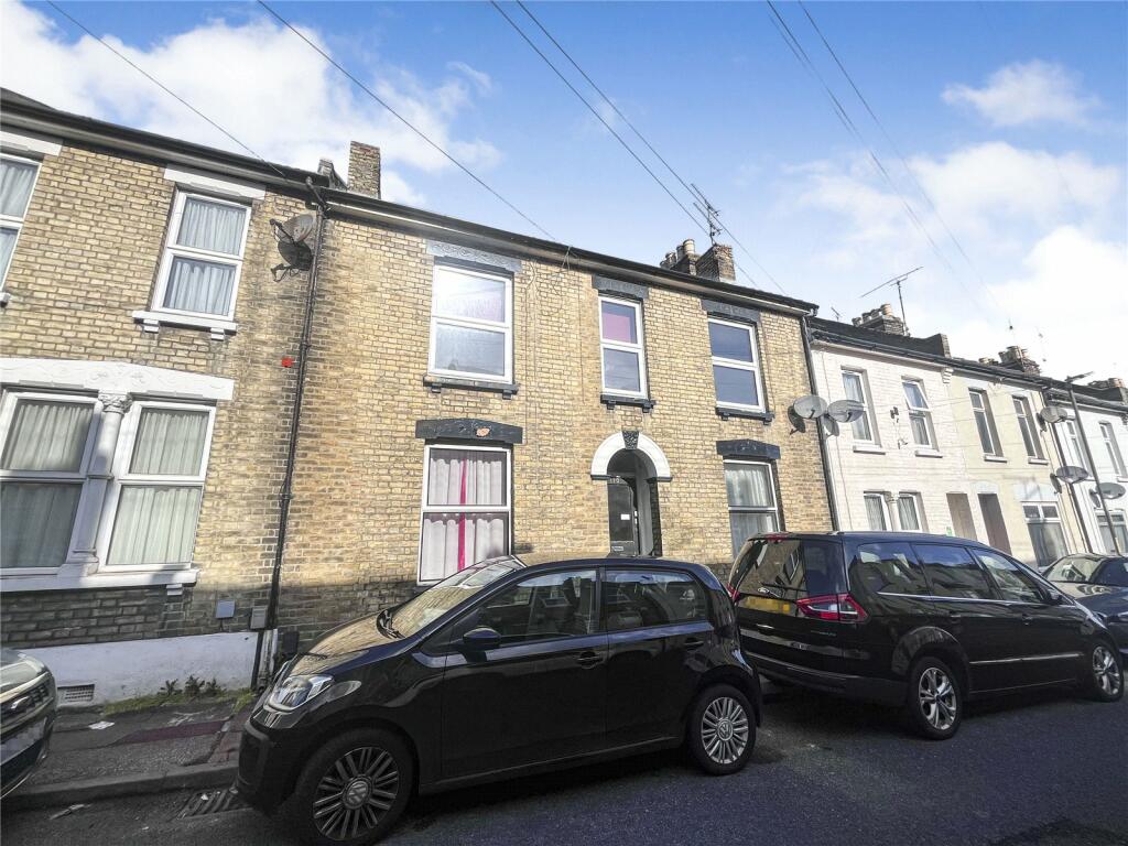 1 bedroom flat for sale in Dale Street, Chatham, Kent, ME4