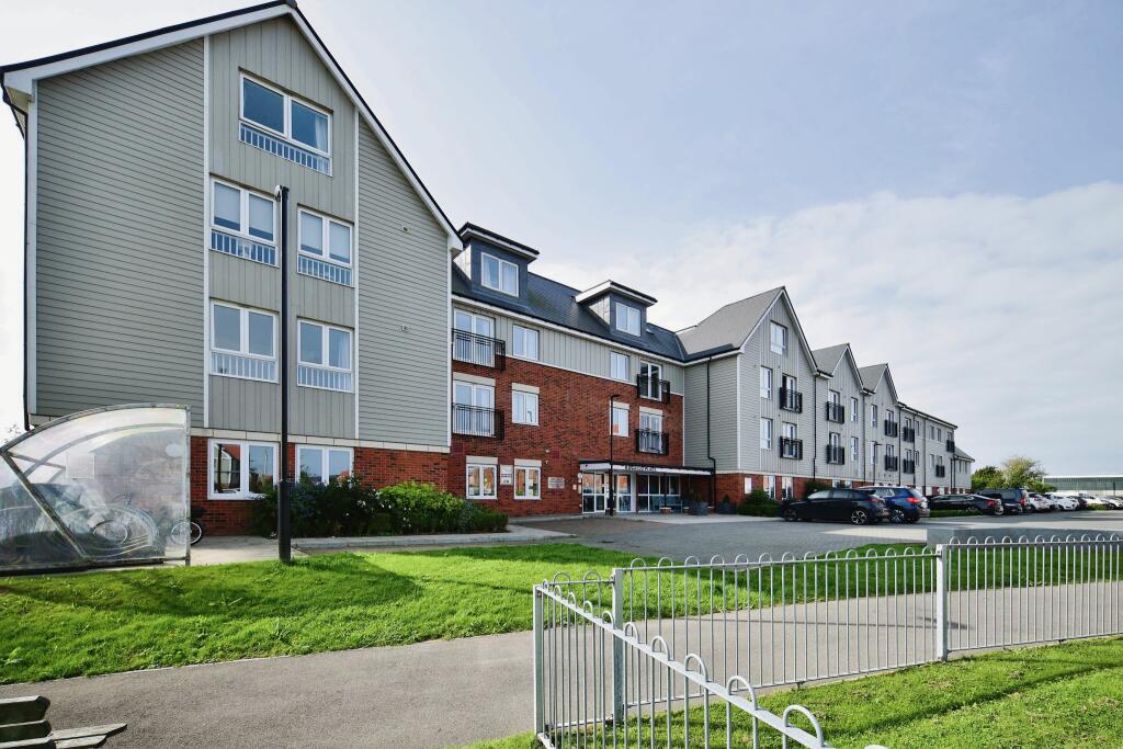 1 bedroom flat for sale in Pilots View, Chatham, Kent, ME4