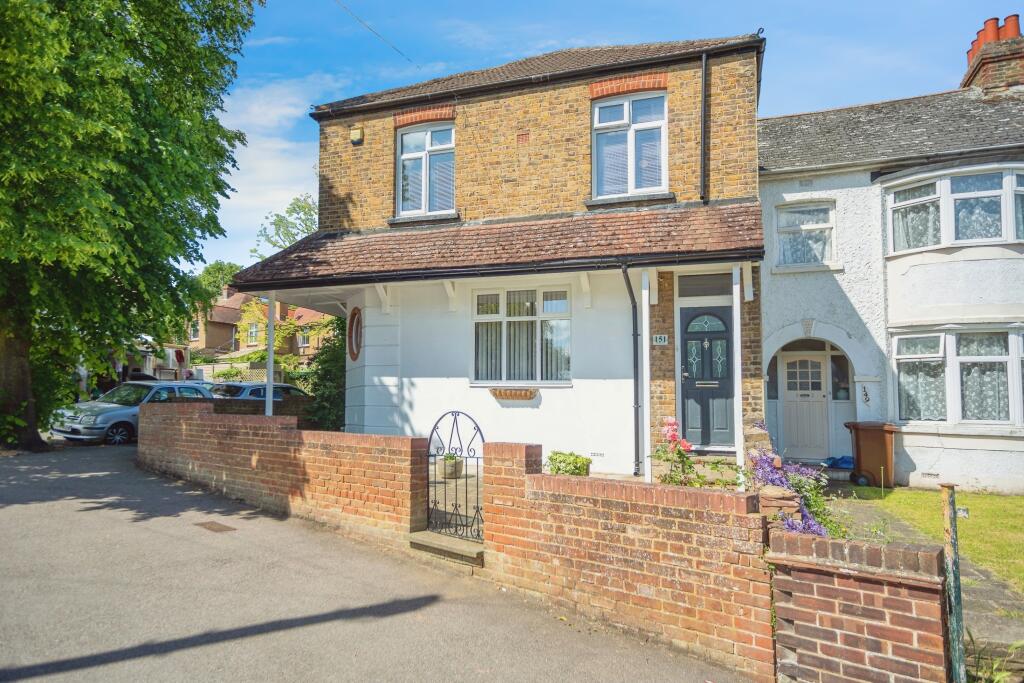 4 bedroom end of terrace house for sale in Barnsole Road, Gillingham