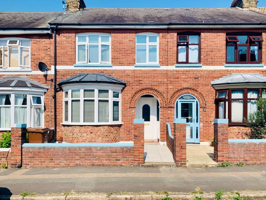 3 bedroom terraced house for sale in Valley Road, Gillingham, Kent, ME7