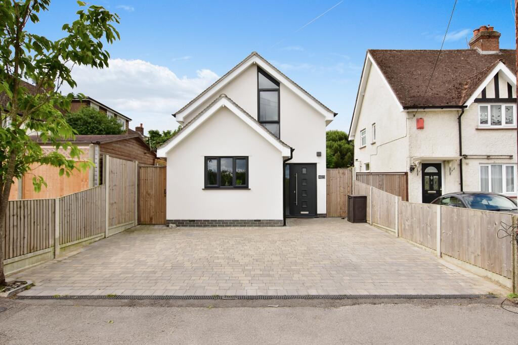 2 bedroom detached house for sale in Kemsley Street Road, Bredhurst, Kent, ME7