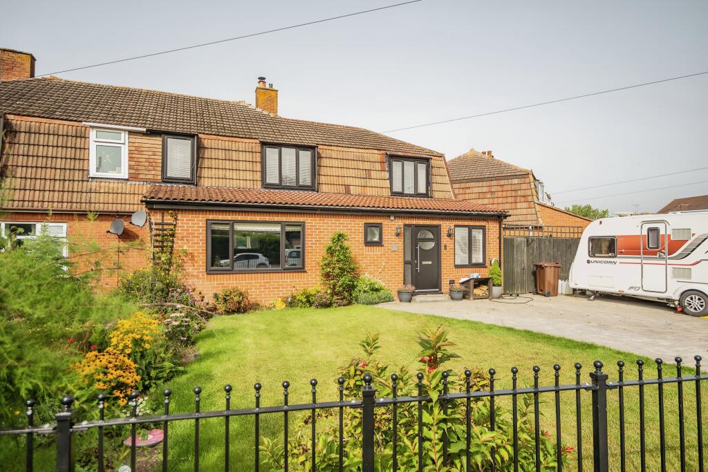 4 bedroom semidetached house for sale in Eden Road, High Halstow