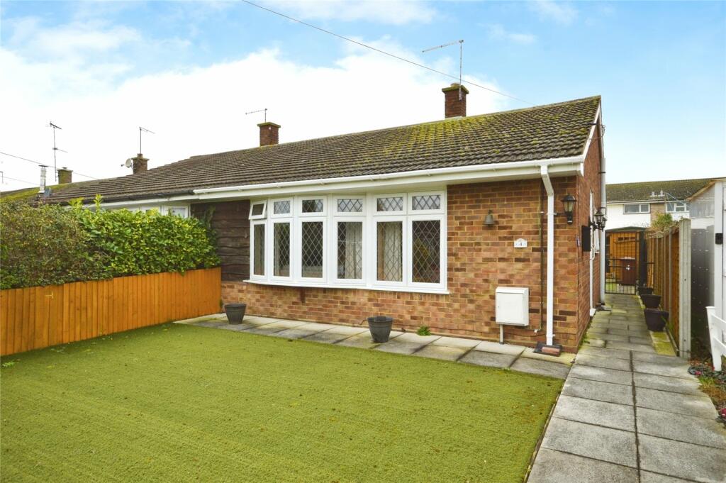 2 bedroom bungalow for sale in Lapwing Road, Isle of Grain, Rochester