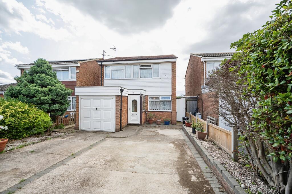 3 bedroom detached house for sale in Lapwing Road, Isle of Grain