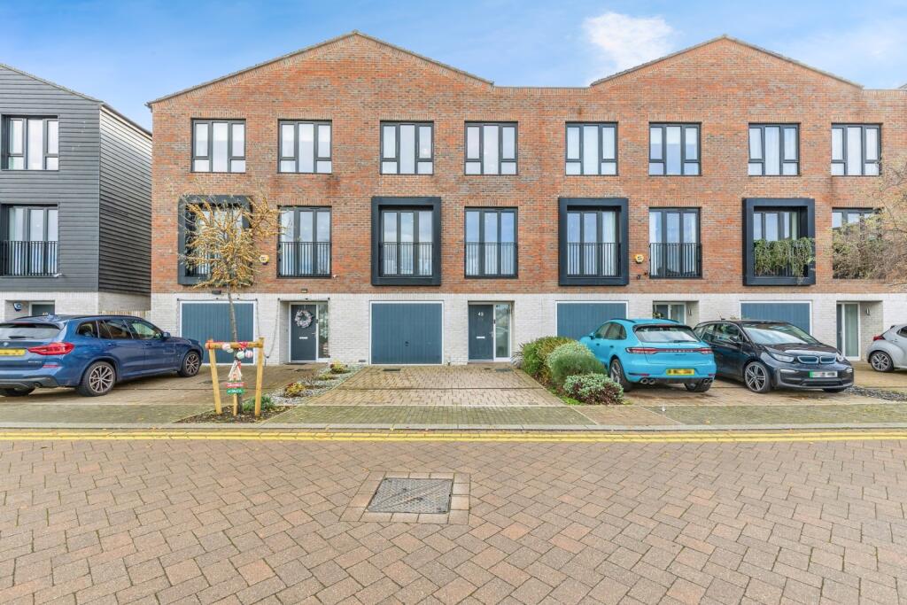 Main image of property: Common Creek Wharf, Rochester, Kent, ME1