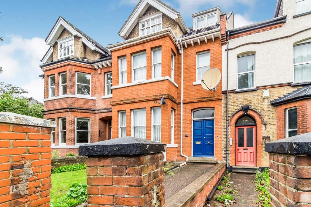 5 bedroom terraced house for sale in Maidstone Road, Rochester, Kent, ME1