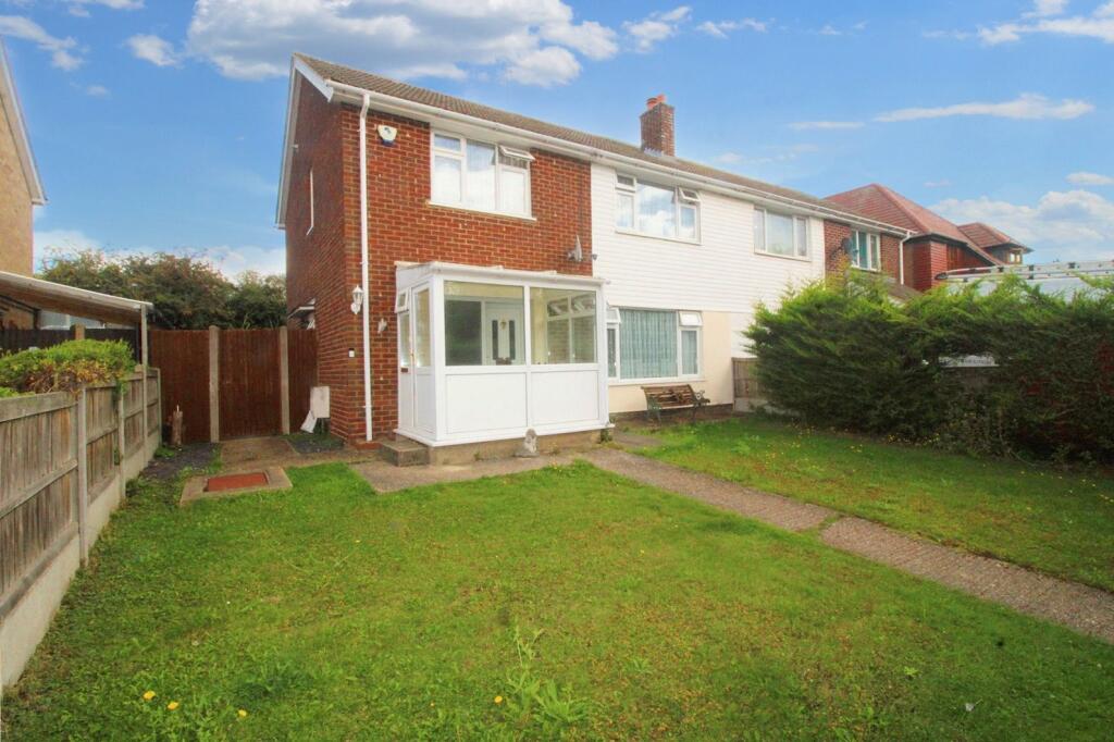4 bedroom semidetached house for sale in Orchard Way, Eastchurch