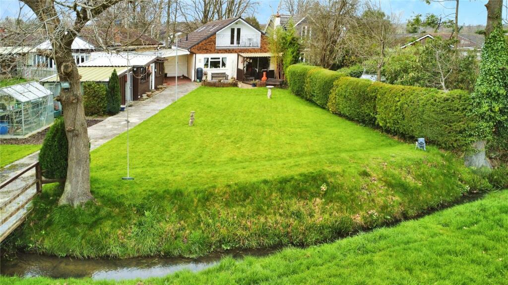 4 bedroom bungalow for sale in Greenview Crescent, Hildenborough