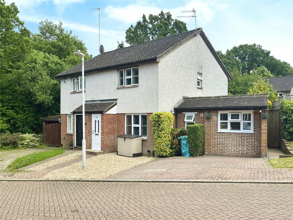 3 bedroom semidetached house for sale in Green Way, Tunbridge Wells, Kent, TN2