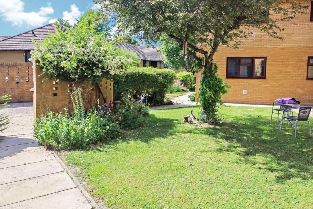 1 bedroom flat for sale in Micheldever Road, Andover, Hampshire, SP10