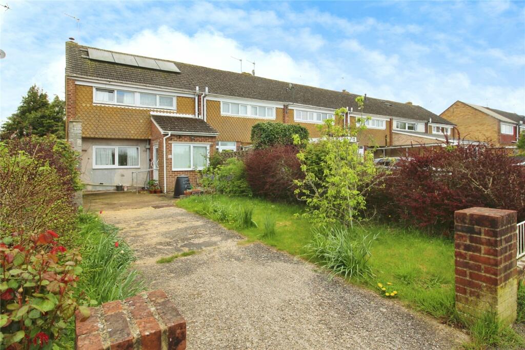 3 bedroom end of terrace house for sale in Harrow Way, Andover
