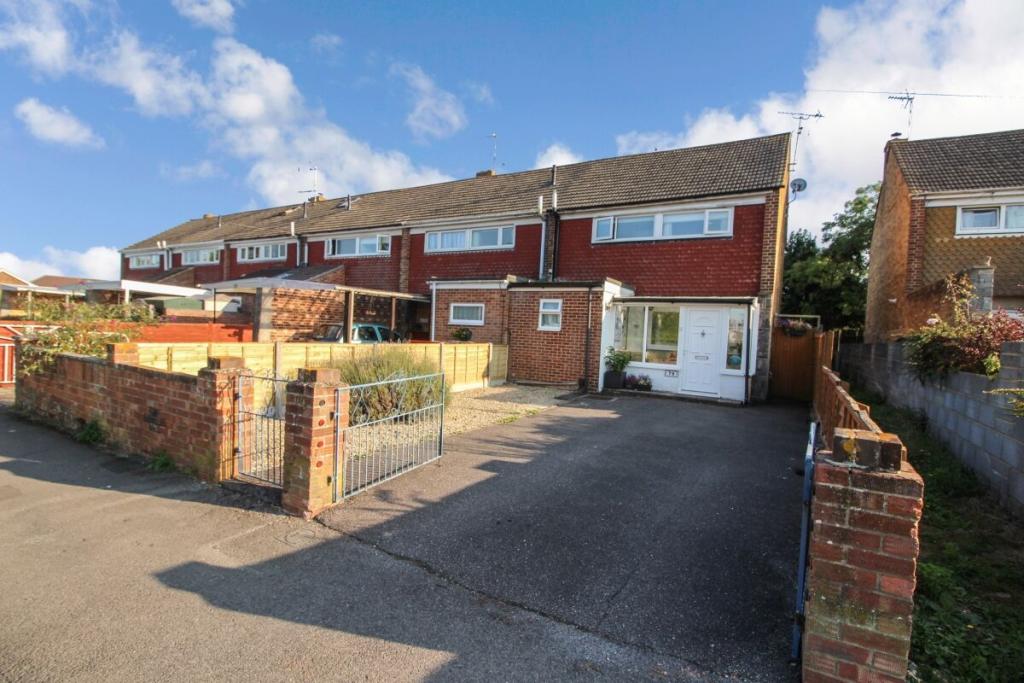 3 bedroom terraced house for sale in Harrow Way, Andover, SP10