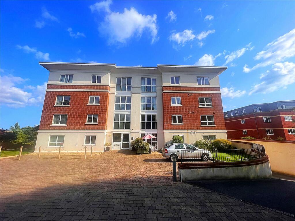 2 bedroom flat for sale in Douglas Avenue, Exmouth, Devon, EX8