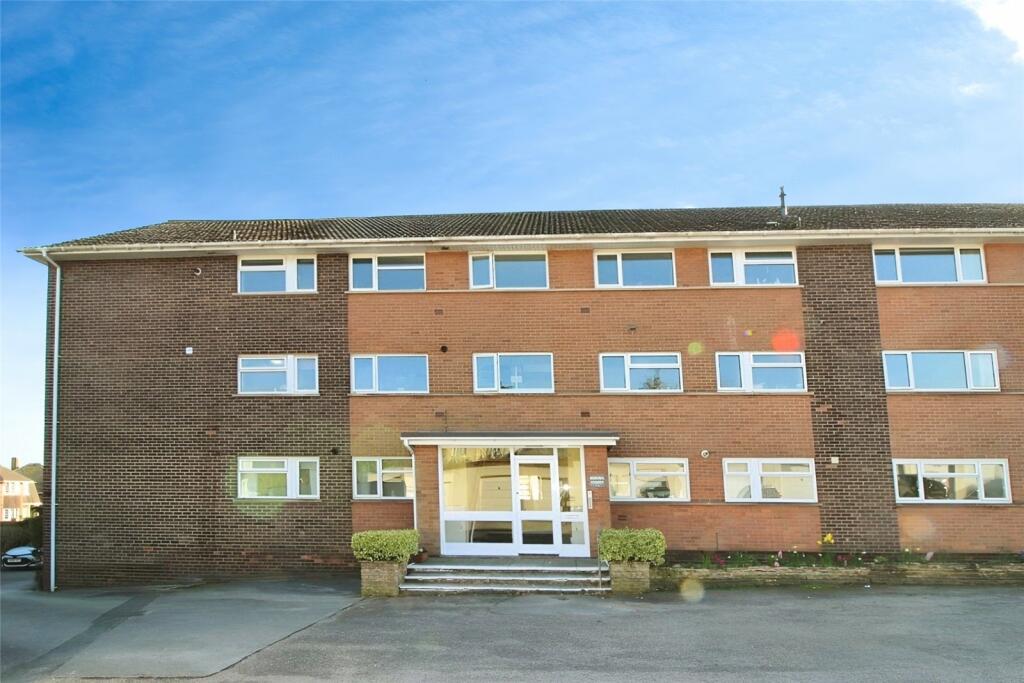 2 bedroom flat for sale in Douglas Avenue, Exmouth, Devon, EX8