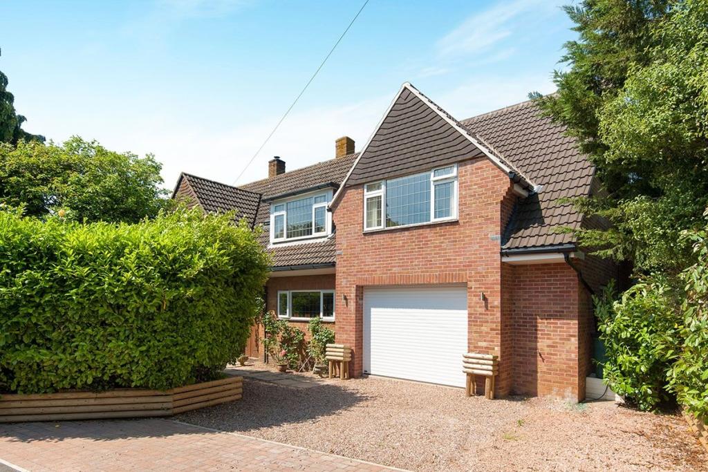 6 bedroom detached house for sale in Gorse Lane, Exmouth, EX8