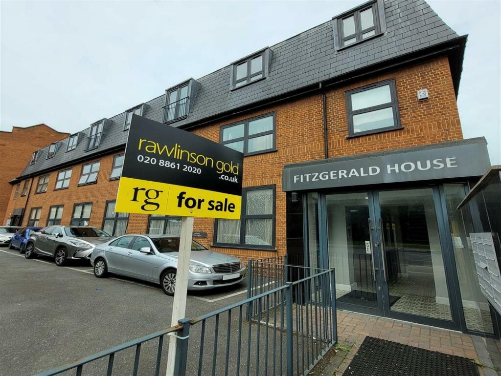 2 bedroom flat for sale in Elmgrove Road, Harrow, HA1