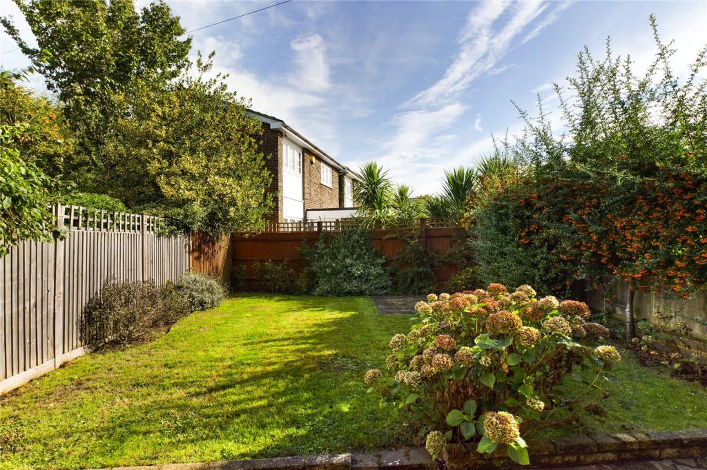 3 bedroom detached house for sale in Grimsdyke Road, Hatch End
