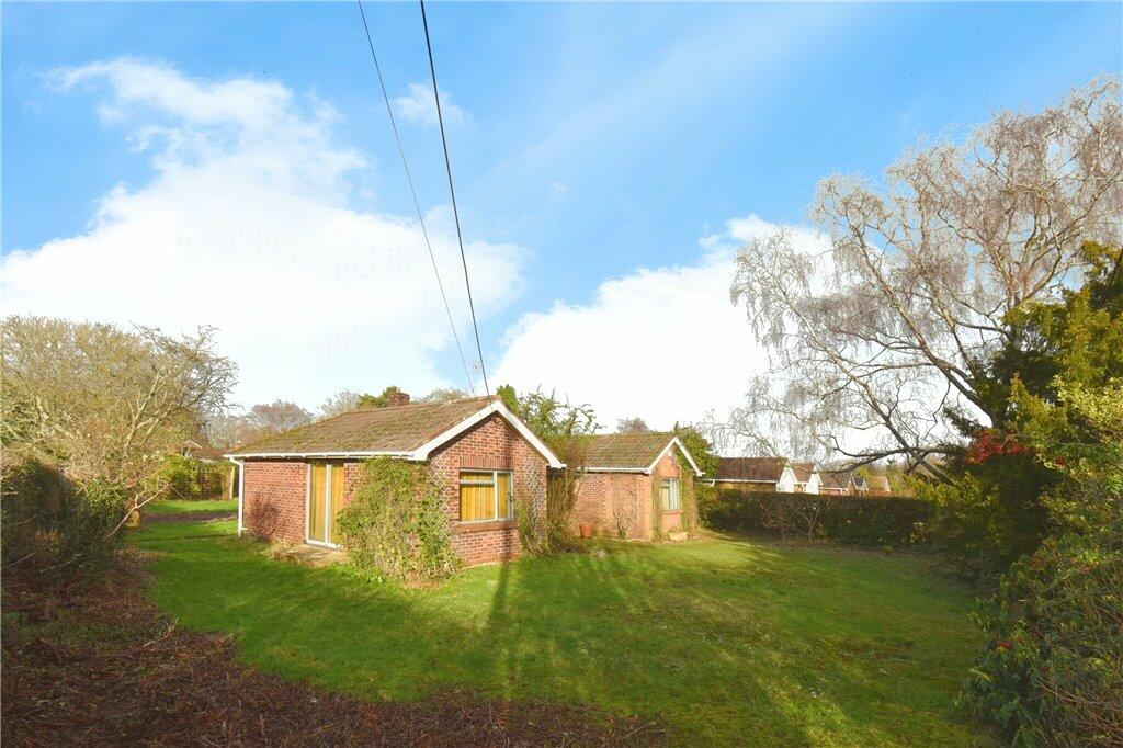 2 bedroom detached bungalow for sale in Kooyong Close, East Wellow