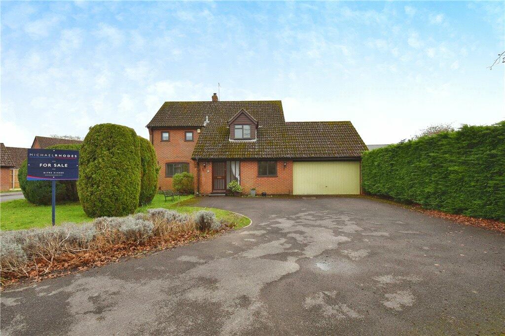 4 bedroom detached house for sale in Horseshoe Drive, Romsey, Hampshire