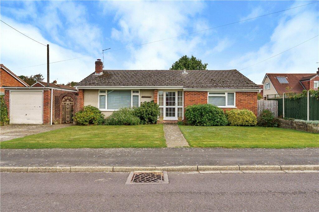3 bedroom detached bungalow for sale in Crescent Road, North Baddesley