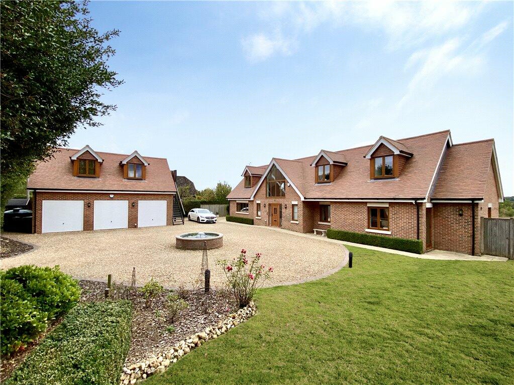 4 bedroom detached house for sale in Belbins, Romsey, Hampshire, SO51