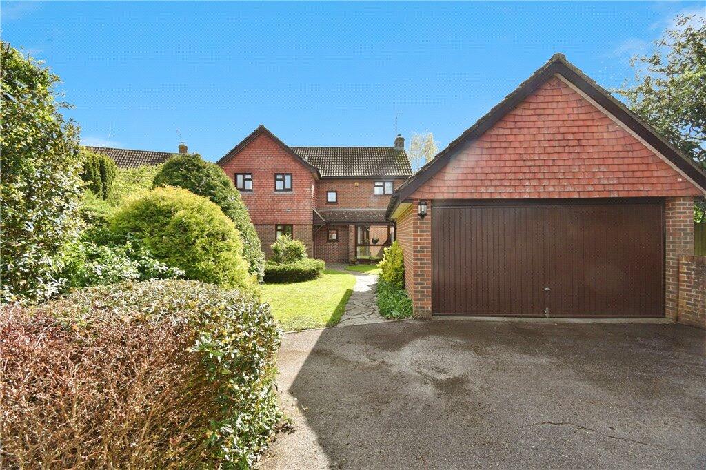 4 bedroom detached house for sale in Horseshoe Drive, Romsey, Hampshire