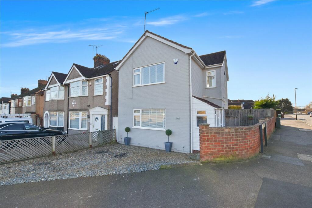 3 bedroom detached house for sale in Mayplace Road East, Bexleyheath, Kent, DA7