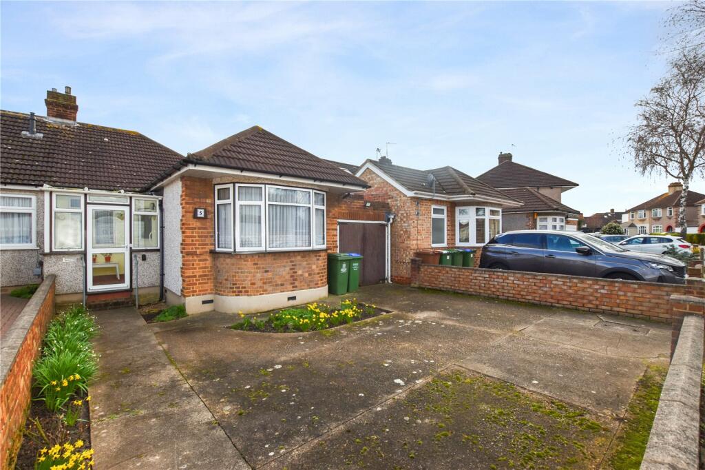 2 bedroom bungalow for sale in Penshurst Road, Bexleyheath, DA7