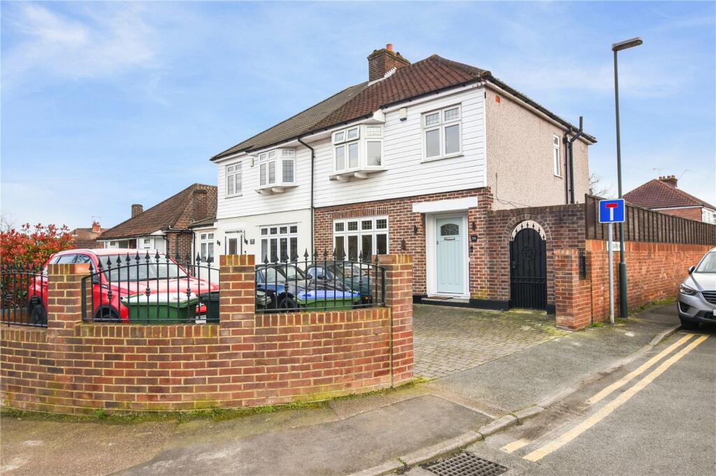 3 bedroom semidetached house for sale in Mayplace Road East