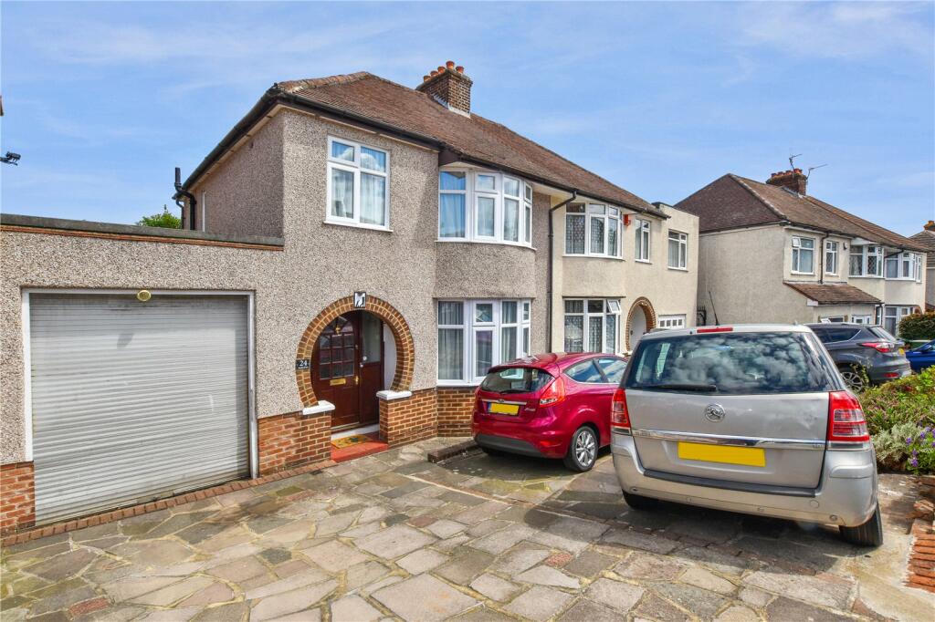3 bedroom semidetached house for sale in Rydal Drive, Bexleyheath, DA7