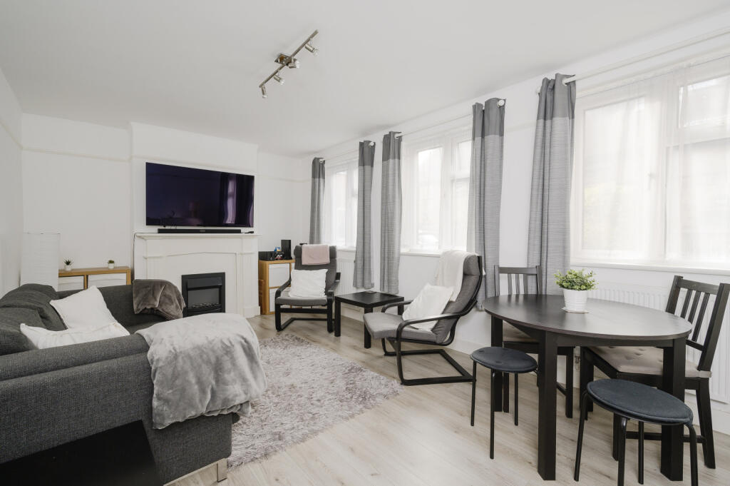 2 bedroom apartment for sale in Montague Road, Wimbledon, London, SW19