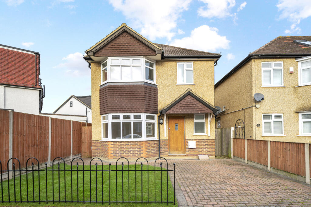3 bedroom detached house for sale in Leamington Avenue, Morden, SM4