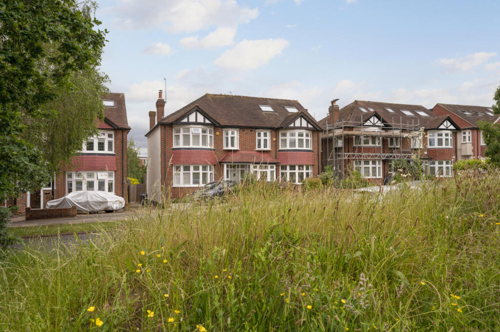 Main image of property: Parkway, Raynes Park, SW20