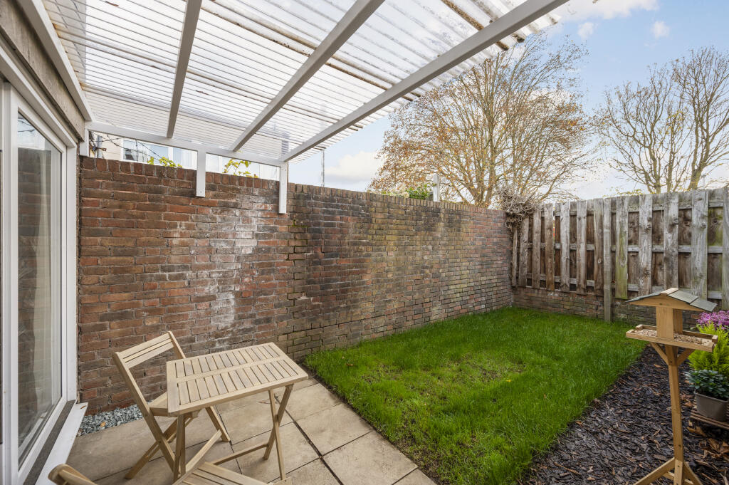 Main image of property: Farnham Gardens, London, SW20