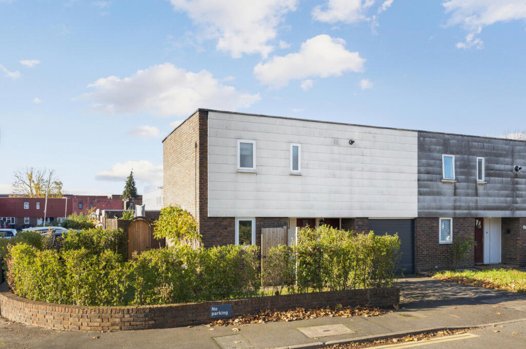 Main image of property: Farnham Gardens, London, SW20