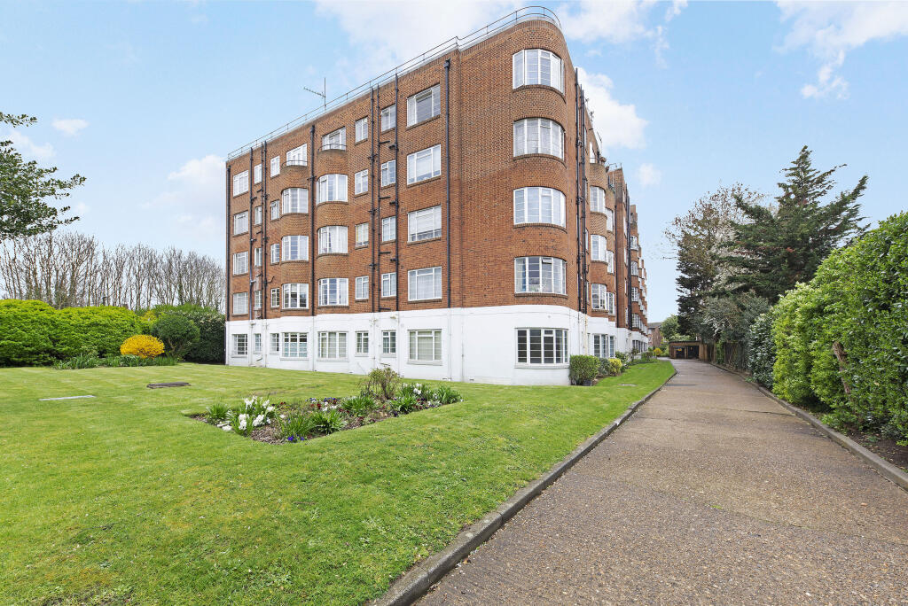 Studio apartment for sale in Wyke Road, Raynes Park, SW20