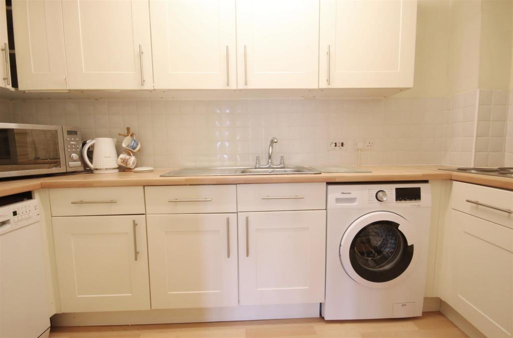 2 bedroom retirement property for sale in Holly Court, Leatherhead KT22