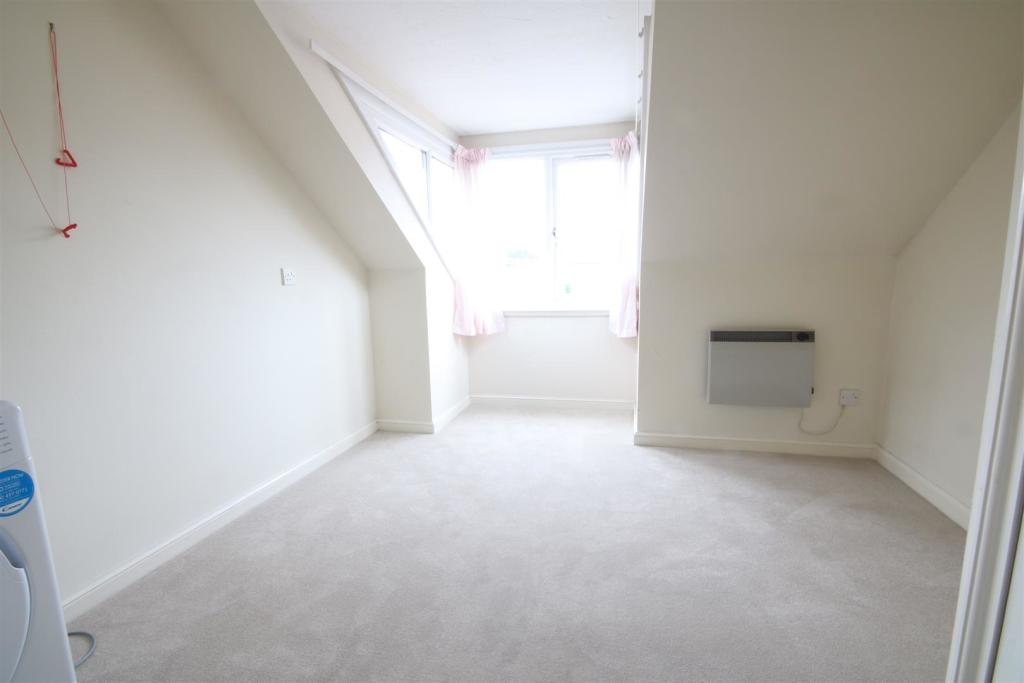 2 bedroom retirement property for sale in Holly Court, Leatherhead KT22